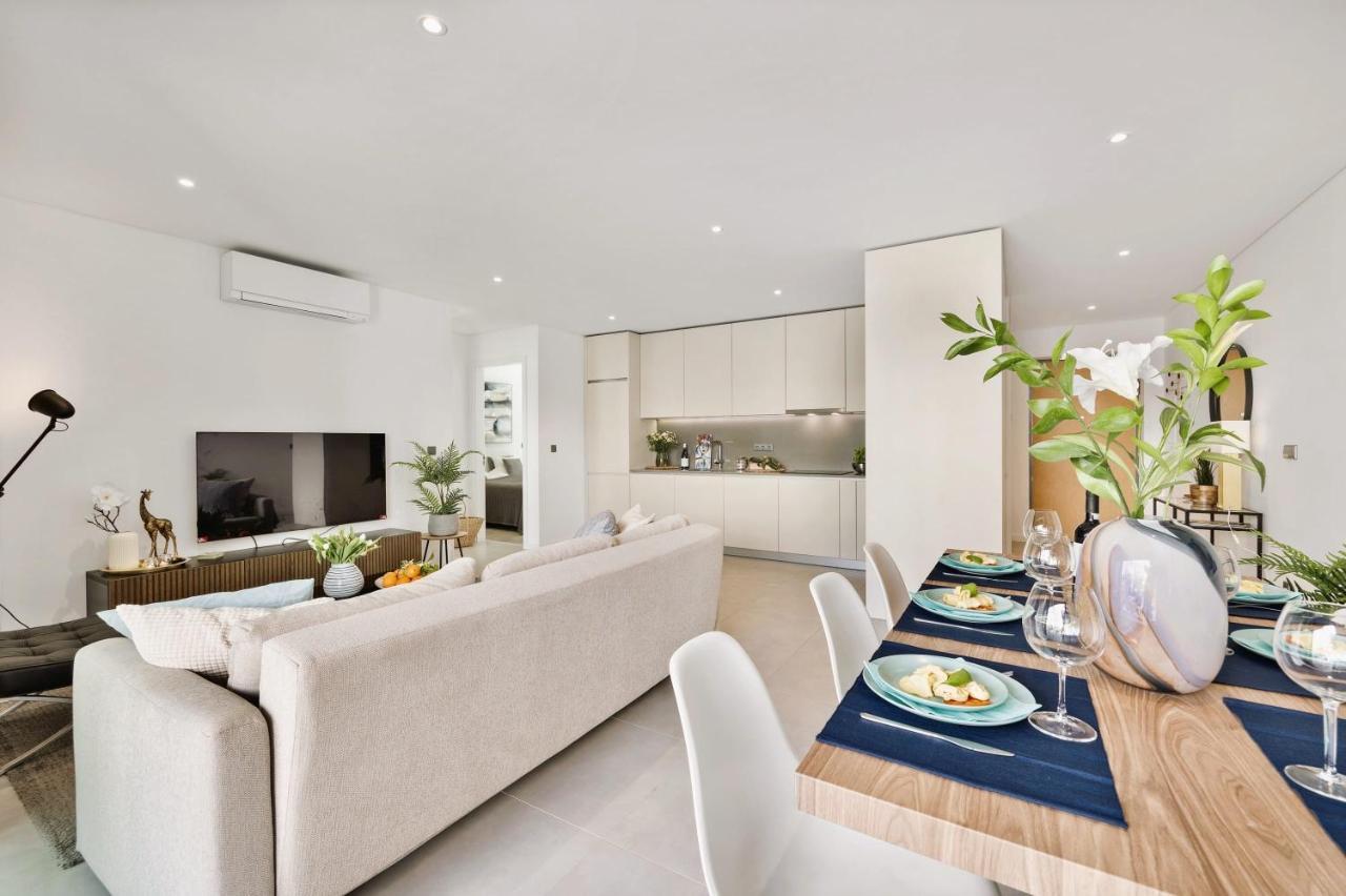 2-bedroom Beachside With Pool & Parking Apartment *