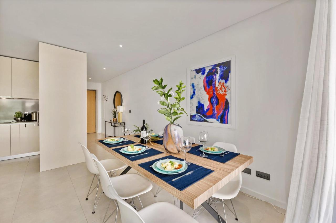 2-bedroom Beachside With Pool & Parking Apartment