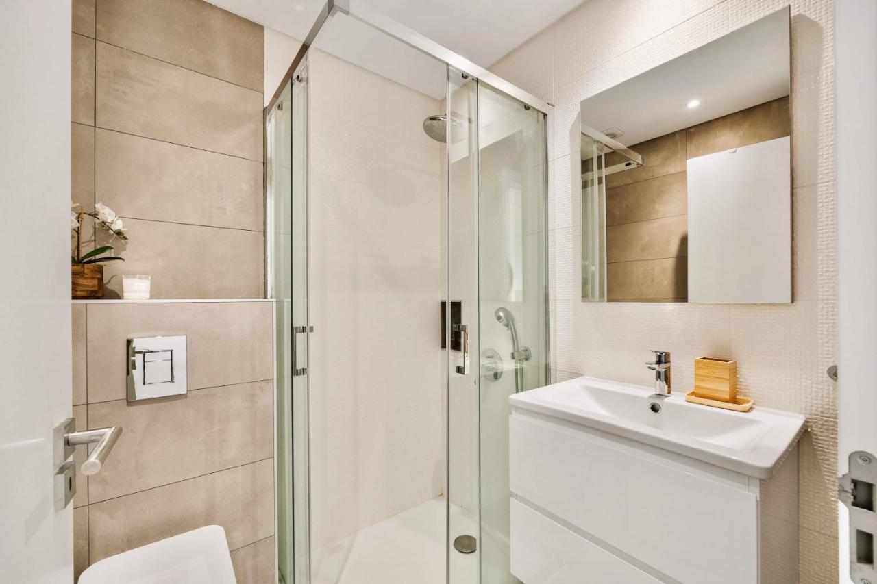 Apartment 2-bedroom Beachside With Pool & Parking Quarteira