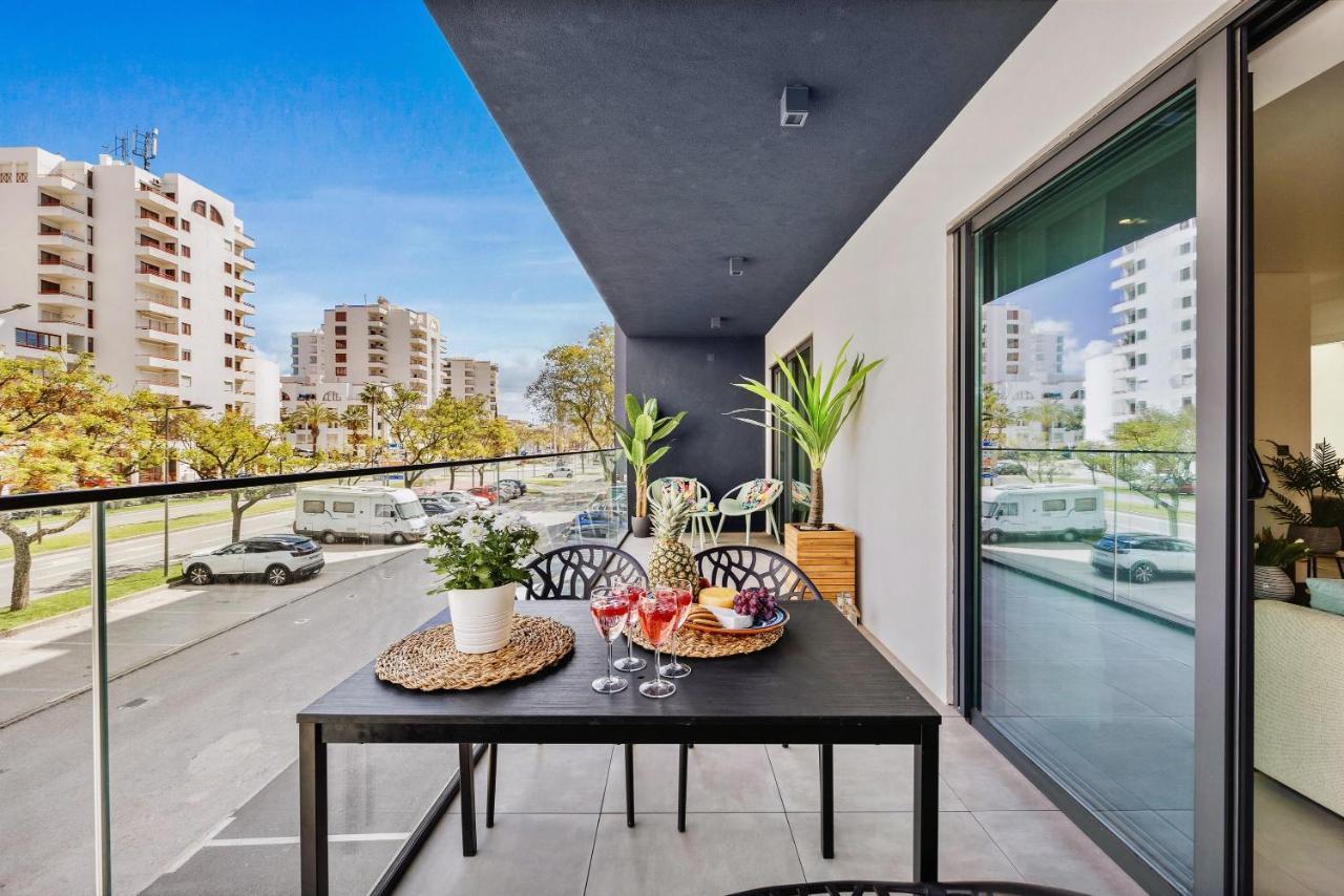 2-bedroom Beachside With Pool & Parking *