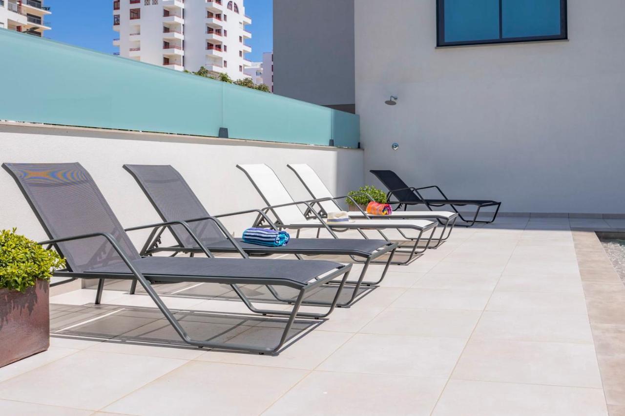 2-bedroom Beachside With Pool & Parking * Quarteira