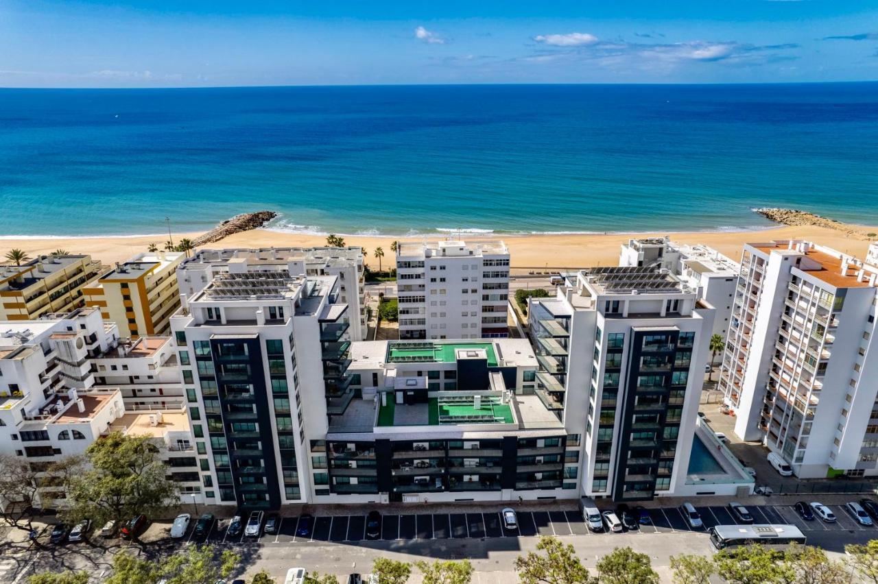 2-bedroom Beachside With Pool & Parking