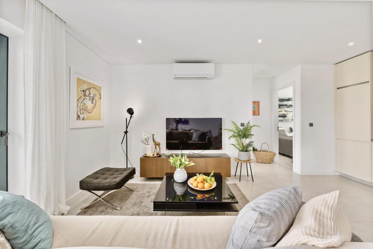 Apartment 2-bedroom Beachside With Pool & Parking *
