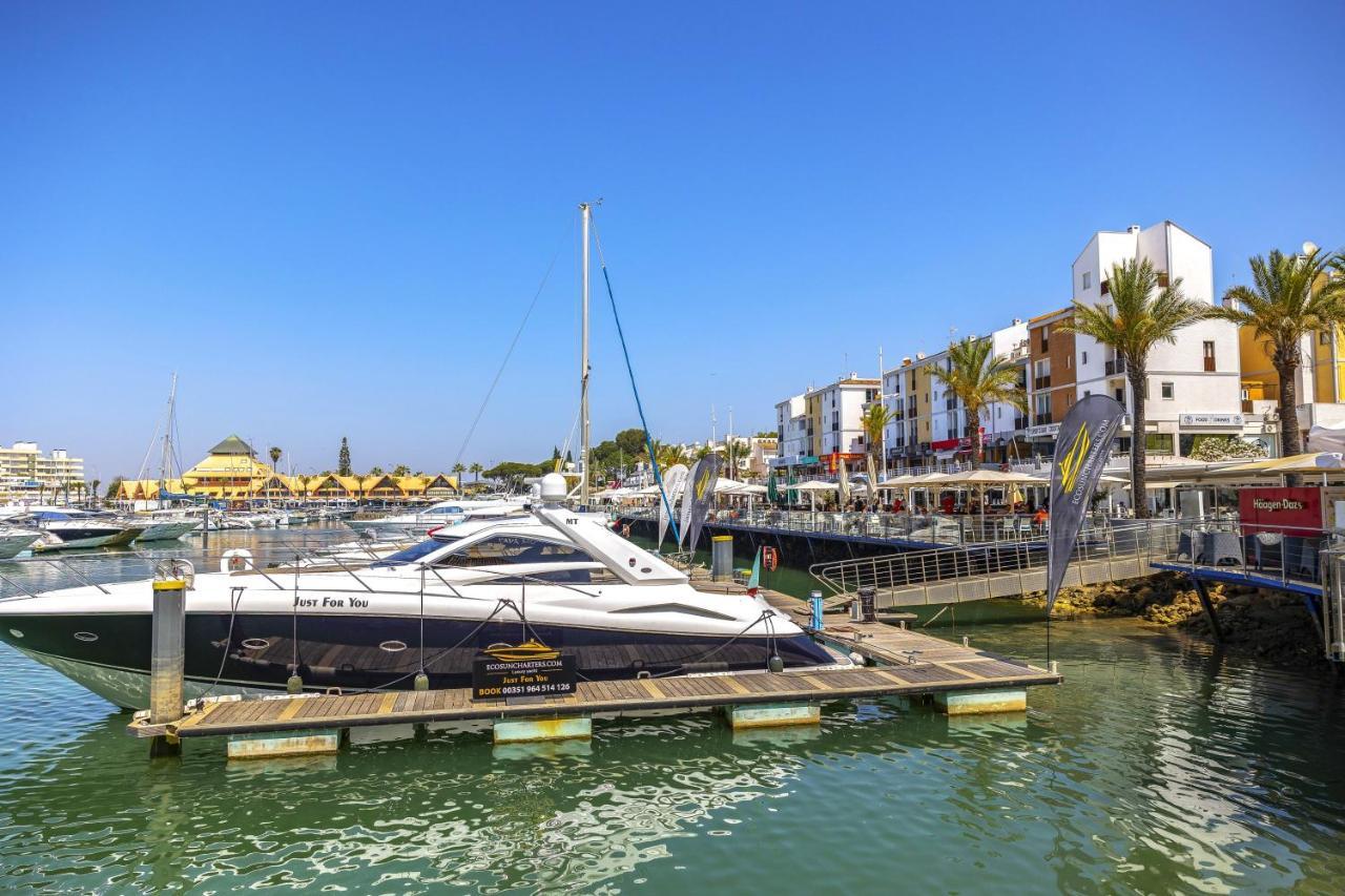 2-bedroom Beachside With Pool & Parking Apartment Quarteira