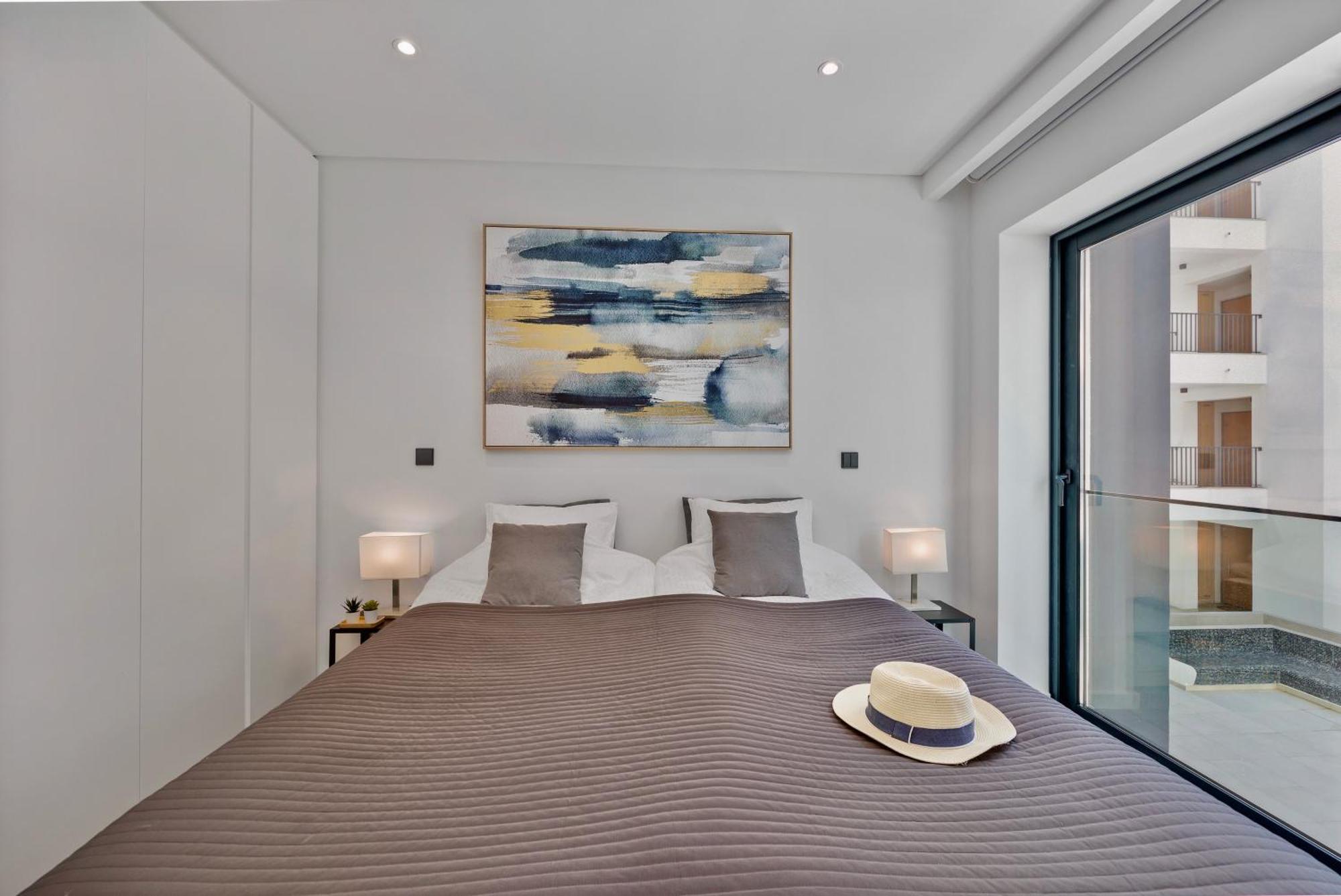 2-bedroom Beachside With Pool & Parking Quarteira