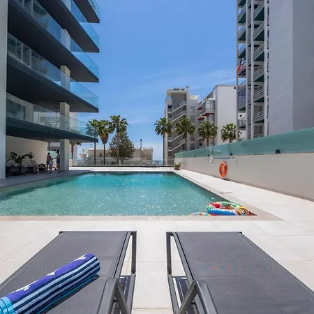 2-Bedroom Beachside Apartment With Pool & Parking Quarteira Buitenkant foto
